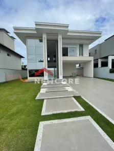 Casa de Condomínio com 4 Quartos à venda, 200m² no São João do Rio Vermelho, Florianópolis