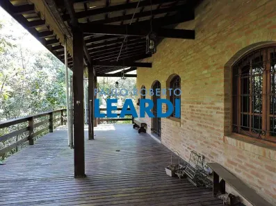 Fazenda/Sítio com 3 Quartos à venda, 373m² no Chácaras do Peroba, Jandira