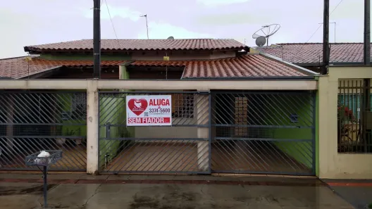 Casa com 3 Quartos para alugar, 120m² no Jardim Guararapes, Londrina