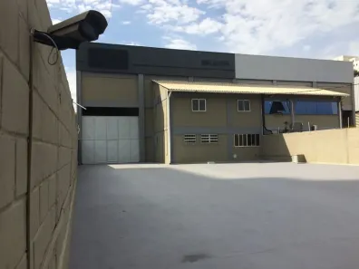 Galpão/Depósito/Armazém com 3 Quartos para alugar, 450m² no Granja dos Cavaleiros, Macaé