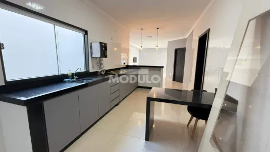 Casa com 4 Quartos à venda, 219m² no Novo Mundo, Uberlândia