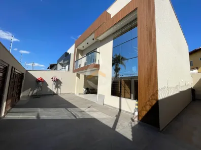 Sobrado com 4 Quartos à venda, 230m² no Parque Anhanguera, Goiânia