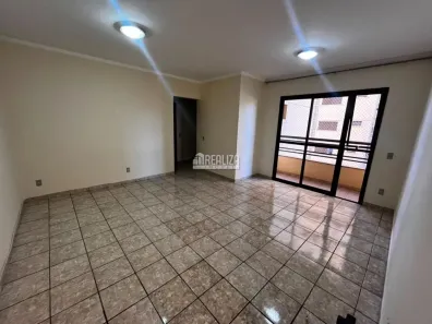 Apartamento com 3 Quartos para alugar, 108m² no São Benedito, Uberaba