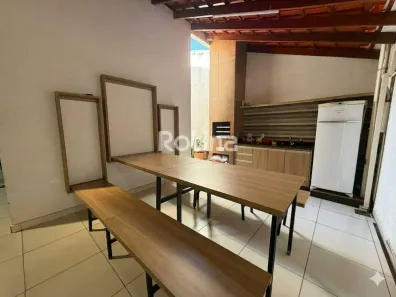 Casa com 2 Quartos à venda, 100m² no Jardim Holanda, Uberlândia
