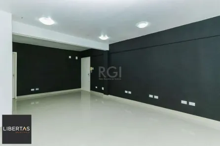 Sala Comercial à venda, 32m² no Chácara das Pedras, Porto Alegre