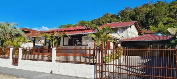 Casa com 3 Quartos à venda, 200m² no Cerâmica Reis, Brusque