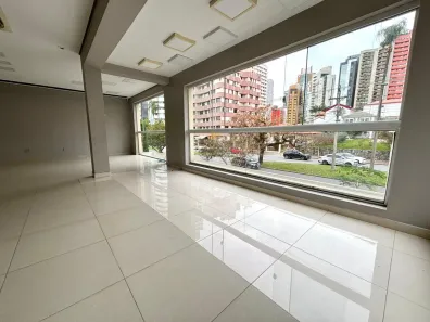 Ponto Comercial com 1 Quarto para alugar, 900m² no Batel, Curitiba