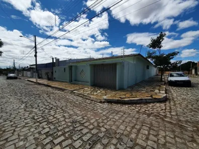 Casa com 4 Quartos à venda, 140m² no Presidente Costa e Silva, Mossoró