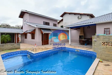 Sobrado com 3 Quartos para venda ou aluguel, 175m² no Bal Stella Maris, Peruíbe