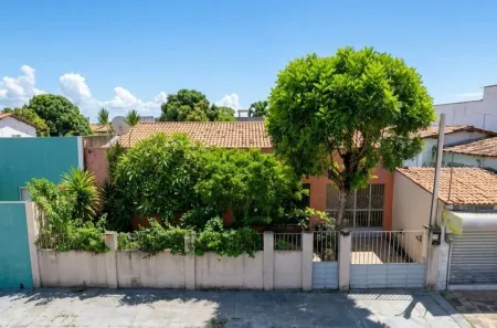 Casa com 3 Quartos para alugar, 250m² no Pinheiro, Maceió
