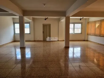 Ponto Comercial para alugar, 330m² no Centro, Uberaba