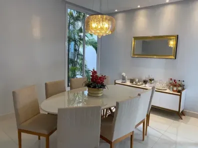 Casa com 5 Quartos à venda, 324m² no Centro, Anápolis