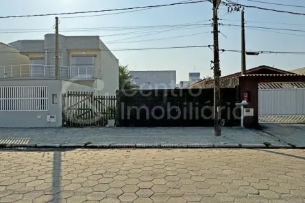 Lote/Terreno à venda, 290m² no Belmira Novaes, Peruíbe