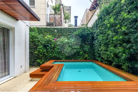Casa de Condomínio com 3 Quartos à venda, 237m² no Morumbi, São Paulo