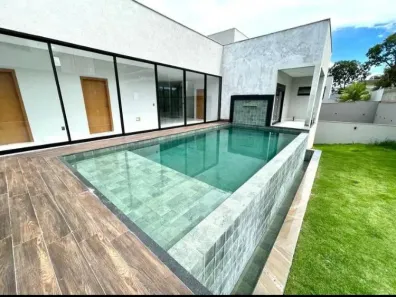 Sobrado com 4 Quartos para alugar, 310m² no Residencial Goiânia Golfe Clube, Goiânia
