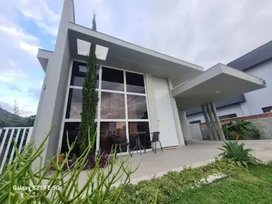 Casa de Condomínio com 3 Quartos à venda, 195m² no Ubatiba, Maricá