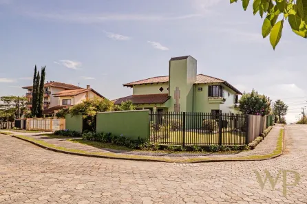 Casa com 4 Quartos à venda, 352m² no Costa e Silva, Joinville