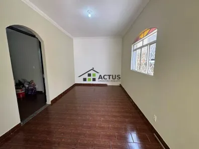Casa com 2 Quartos para alugar, 60m² no Jardim Monsenhor Horta - 1ª Seção, Ibirité
