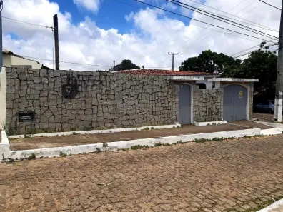 Casa com 4 Quartos à venda, 246m² no Felipe Camarão, Natal
