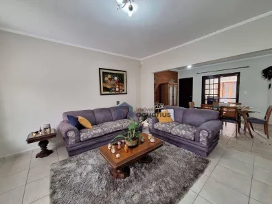 Sobrado com 3 Quartos à venda, 218m² no Cidade Jardim, Jacareí