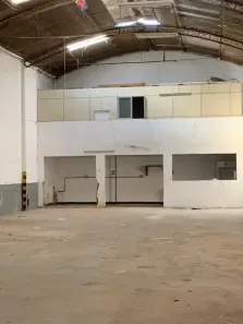 Galpão/Depósito/Armazém com 9 Quartos para venda ou aluguel, 550m² no Ramos, Rio de Janeiro