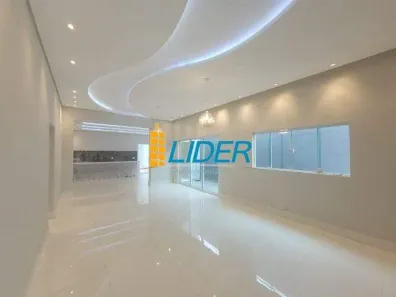 Casa com 3 Quartos para alugar, 180m² no Daniel Fonseca, Uberlândia
