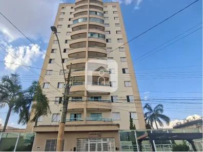 Apartamento com 3 Quartos para alugar, 70m² no Brasil, Uberlândia