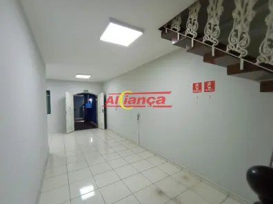 Sobrado com 4 Quartos para alugar, 300m² no Jardim Santa Francisca, Guarulhos