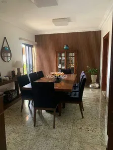 Apartamento com 4 Quartos para alugar, 240m² no Osvaldo Rezende, Uberlândia