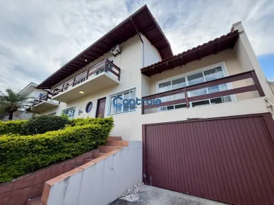 Casa com 3 Quartos à venda, 208m² no Barreiros, São José