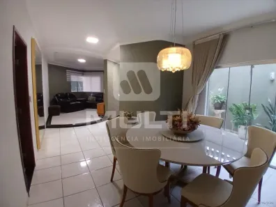 Casa com 3 Quartos à venda, 274m² no Cidade Jardim, Uberlândia