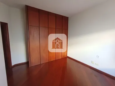 Casa com 3 Quartos para alugar, 450m² no Morada da Colina, Uberlândia