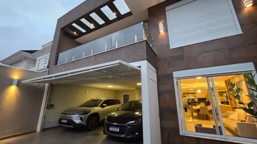 Casa com 4 Quartos à venda, 220m² no Novo Mundo, Curitiba