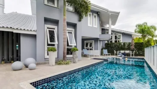 Sobrado com 4 Quartos à venda, 380m² no Estados, Balneário Camboriú