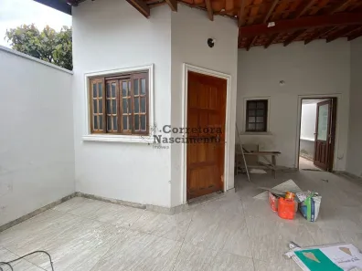 Casa com 2 Quartos para alugar, 75m² no Jardim Santa Marina, Jacareí