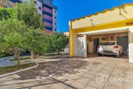 Casa com 3 Quartos à venda, 179m² no Passo da Areia, Porto Alegre