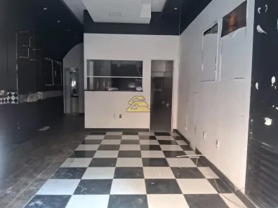 Ponto Comercial para alugar, 110m² no Leme, Rio de Janeiro