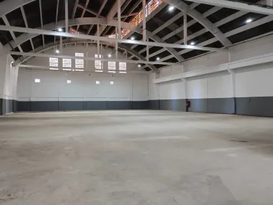 Galpão/Depósito/Armazém para alugar, 1400m² no Ramos, Rio de Janeiro