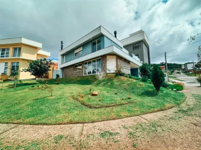 Casa de Condomínio com 3 Quartos à venda, 301m² no Tomazetti, Santa Maria