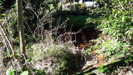 Lote/Terreno à venda, 2700m² no Jardim Santo Antônio da Boa Vista, Jacareí