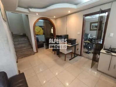 Casa com 3 Quartos à venda, 350m² no Glória, Contagem