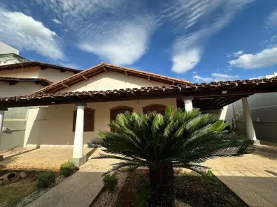 Casa com 3 Quartos para alugar, 191m² no Jardim Panorama, Montes Claros