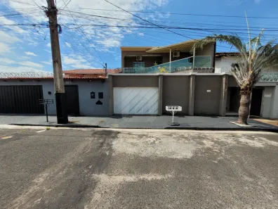 Casa com 3 Quartos à venda, 380m² no Cidade Jardim, Uberlândia