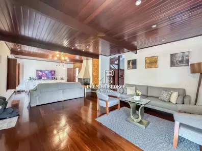 Casa de Condomínio com 4 Quartos à venda, 268m² no Carlos Guinle, Teresópolis