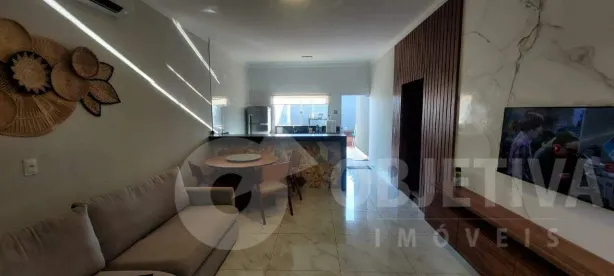 Casa com 3 Quartos para alugar, 110m² no Santa Rosa, Uberlândia