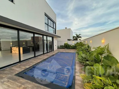 Casa de Condomínio com 4 Quartos à venda, 300m² no Granja Marileusa, Uberlândia