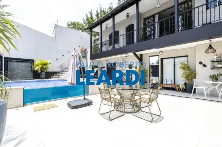 Casa com 4 Quartos à venda, 277m² no Pacaembu, São Paulo