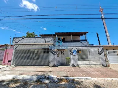 Casa com 7 Quartos para alugar, 240m² no Candelária, Natal