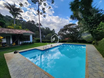 Casa de Condomínio com 4 Quartos para alugar, 200m² no Albuquerque, Teresópolis