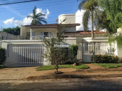 Casa com 4 Quartos para alugar, 239m² no Morada da Colina, Uberlândia